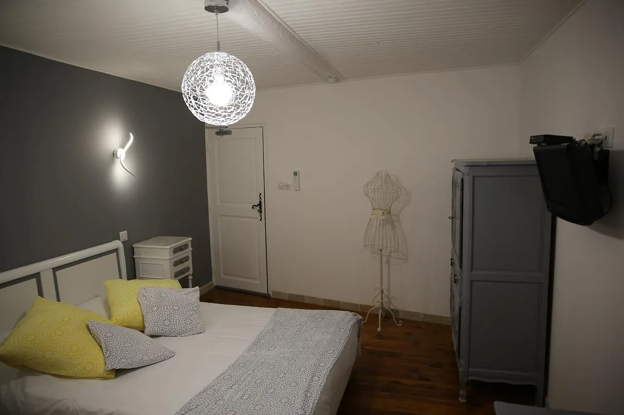 Les Pins Restaurant Et Chambre D'Hotes Sillans-la-Cascade 3*,  Frankrijk